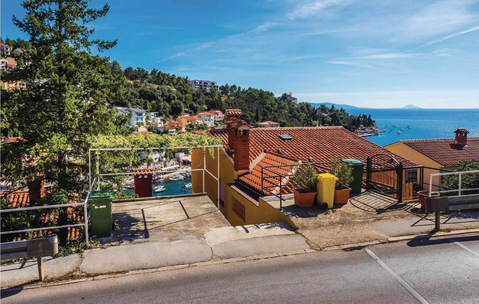 Lovely Apartment In Rabac With Kitchen Zewnętrze zdjęcie