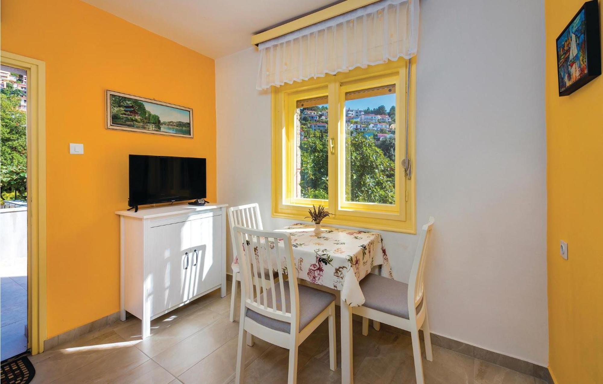 Lovely Apartment In Rabac With Kitchen Zewnętrze zdjęcie