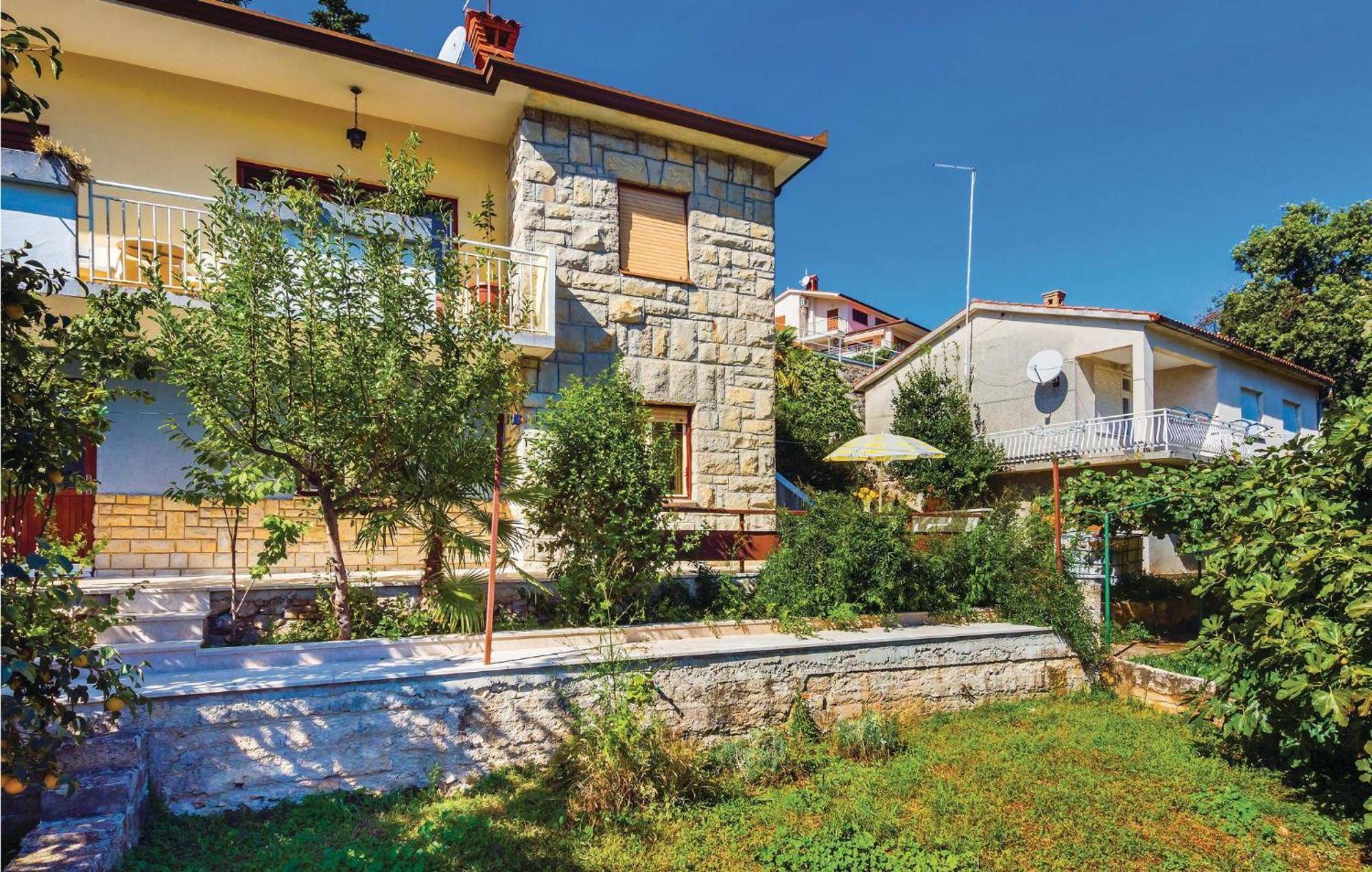 Lovely Apartment In Rabac With Kitchen Zewnętrze zdjęcie
